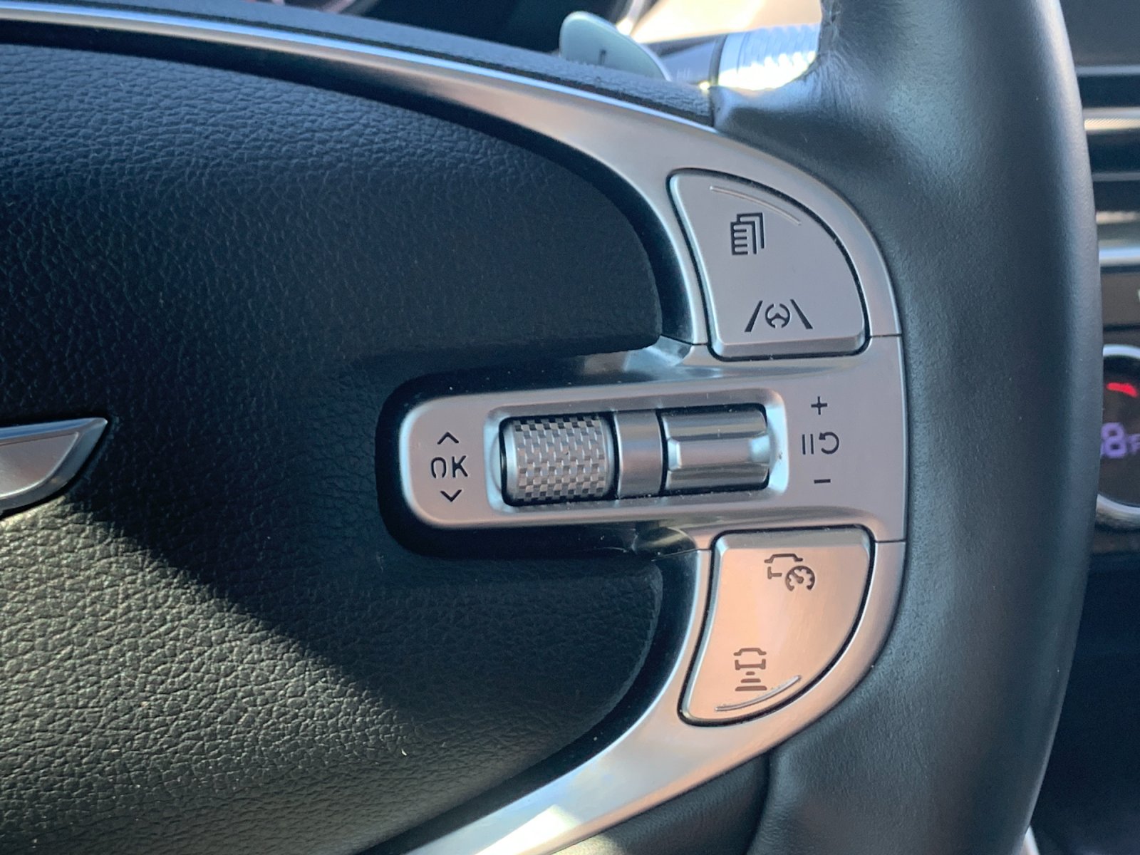 Used 2023 Silver Genesis 3.5T image 31