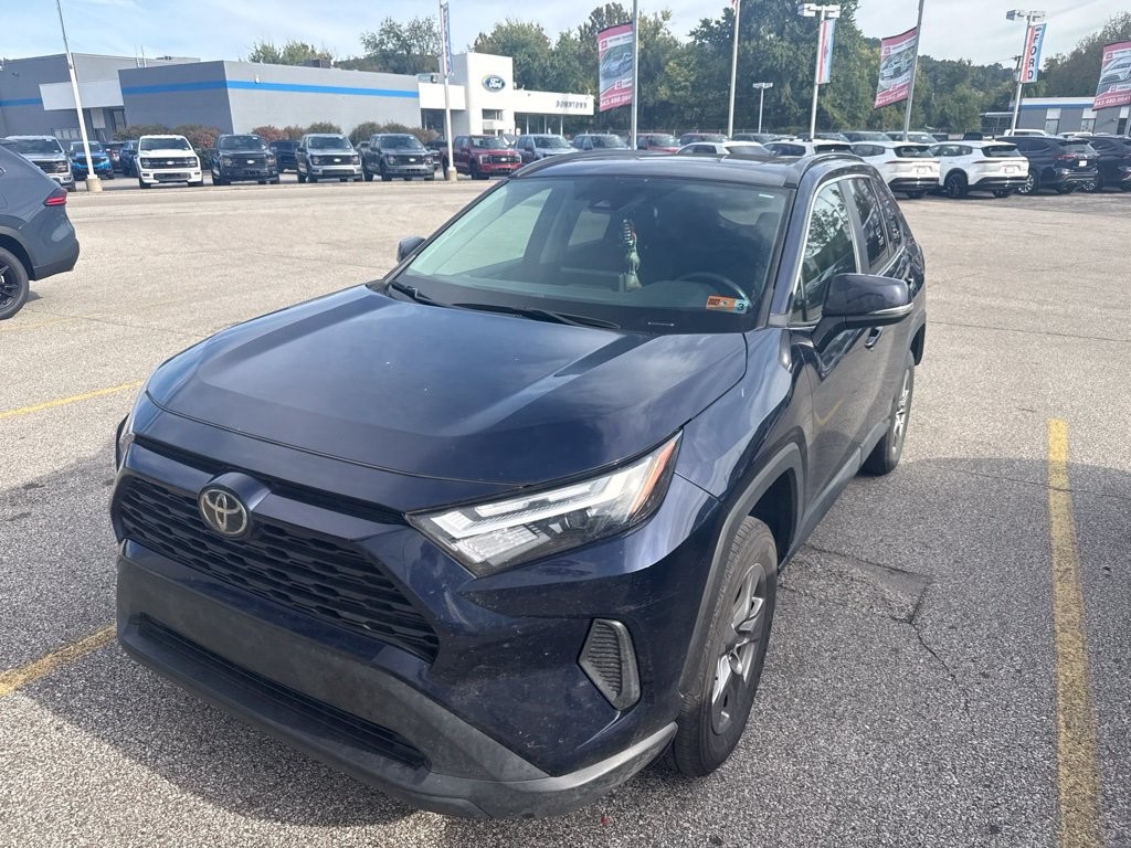 Certified Used 2025  Toyota XLE image 3