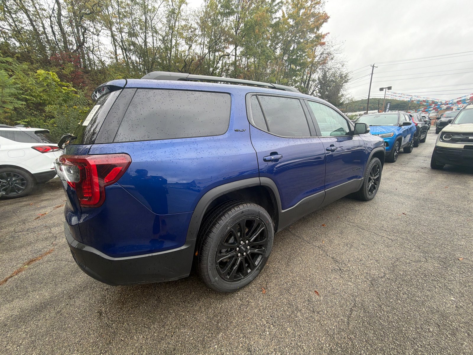 Used 2023 Blue Metallic GMC SLT image 5