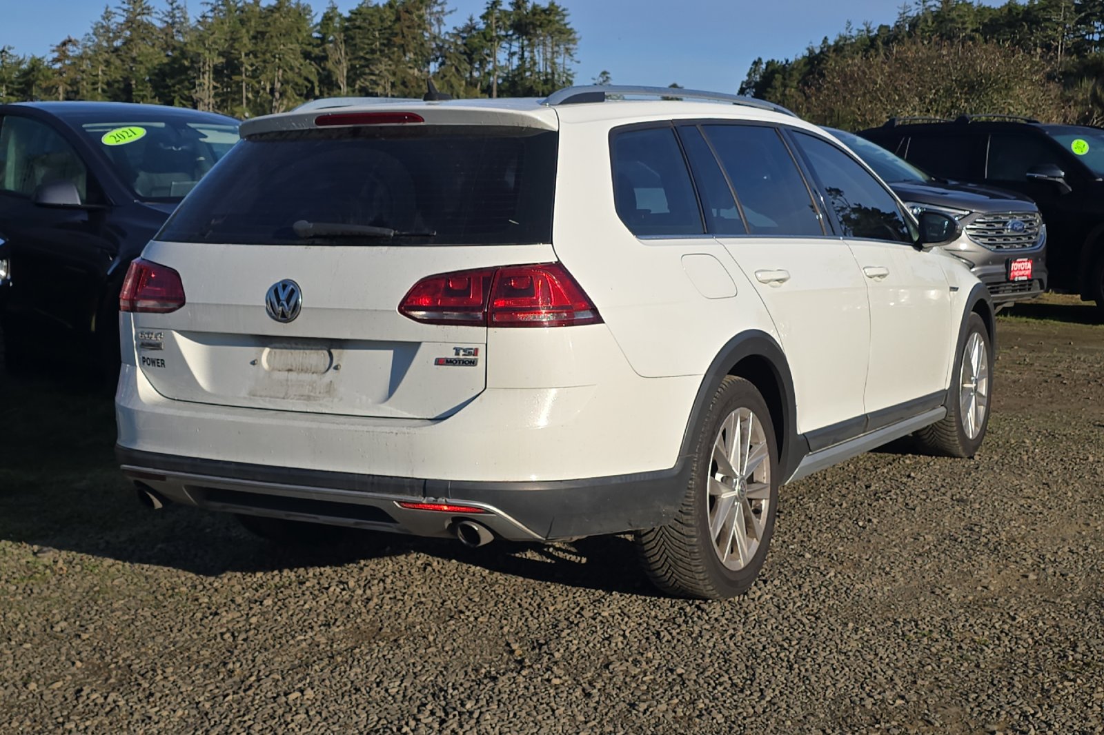 Used 2017 White Volkswagen TSI SE image 5