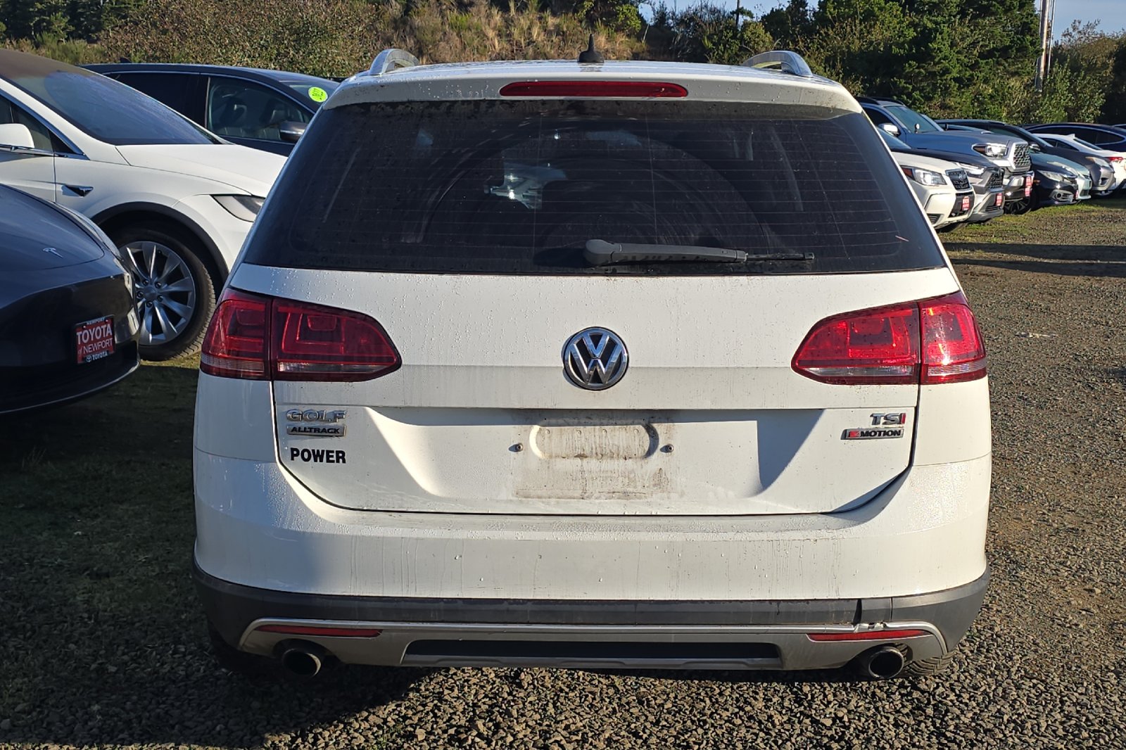 Used 2017 White Volkswagen TSI SE image 6