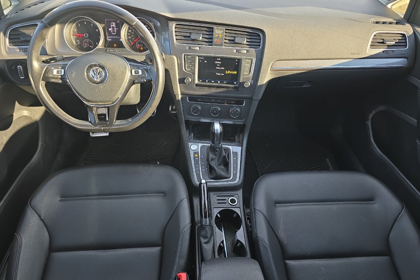 Used 2017 White Volkswagen TSI SE image 9