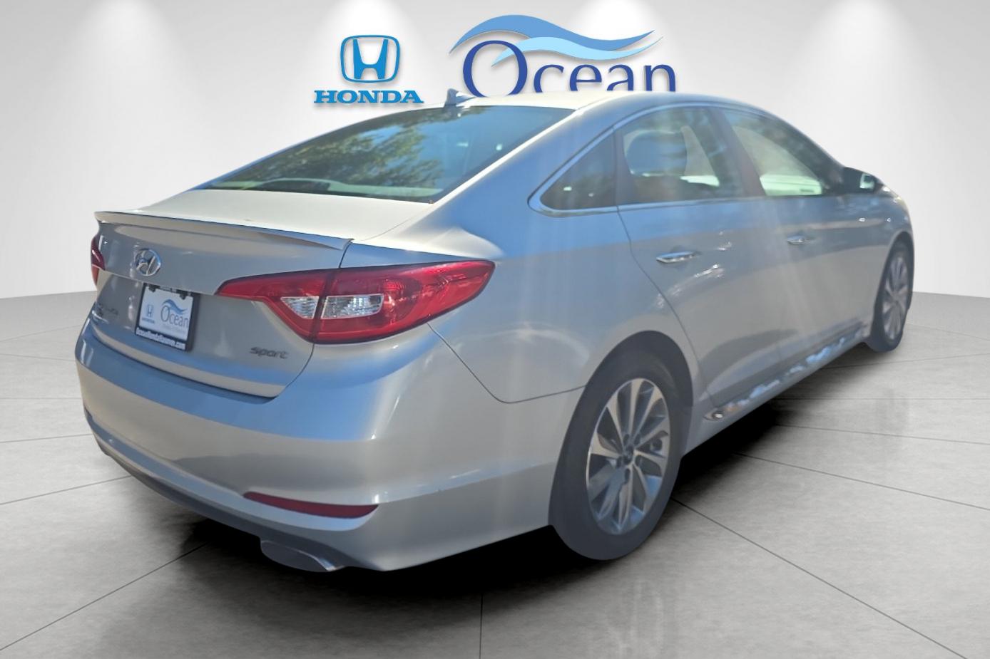 Used 2017 Symphony Silver Hyundai Sport image 3