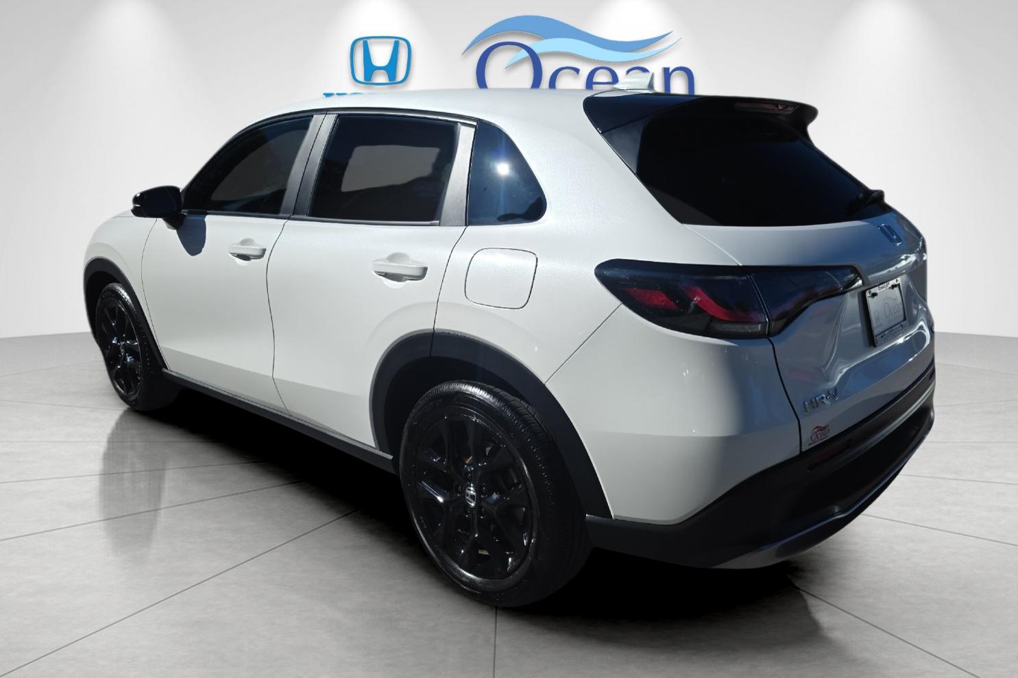 Used 2025 Platinum White Pearl Honda Sport image 5