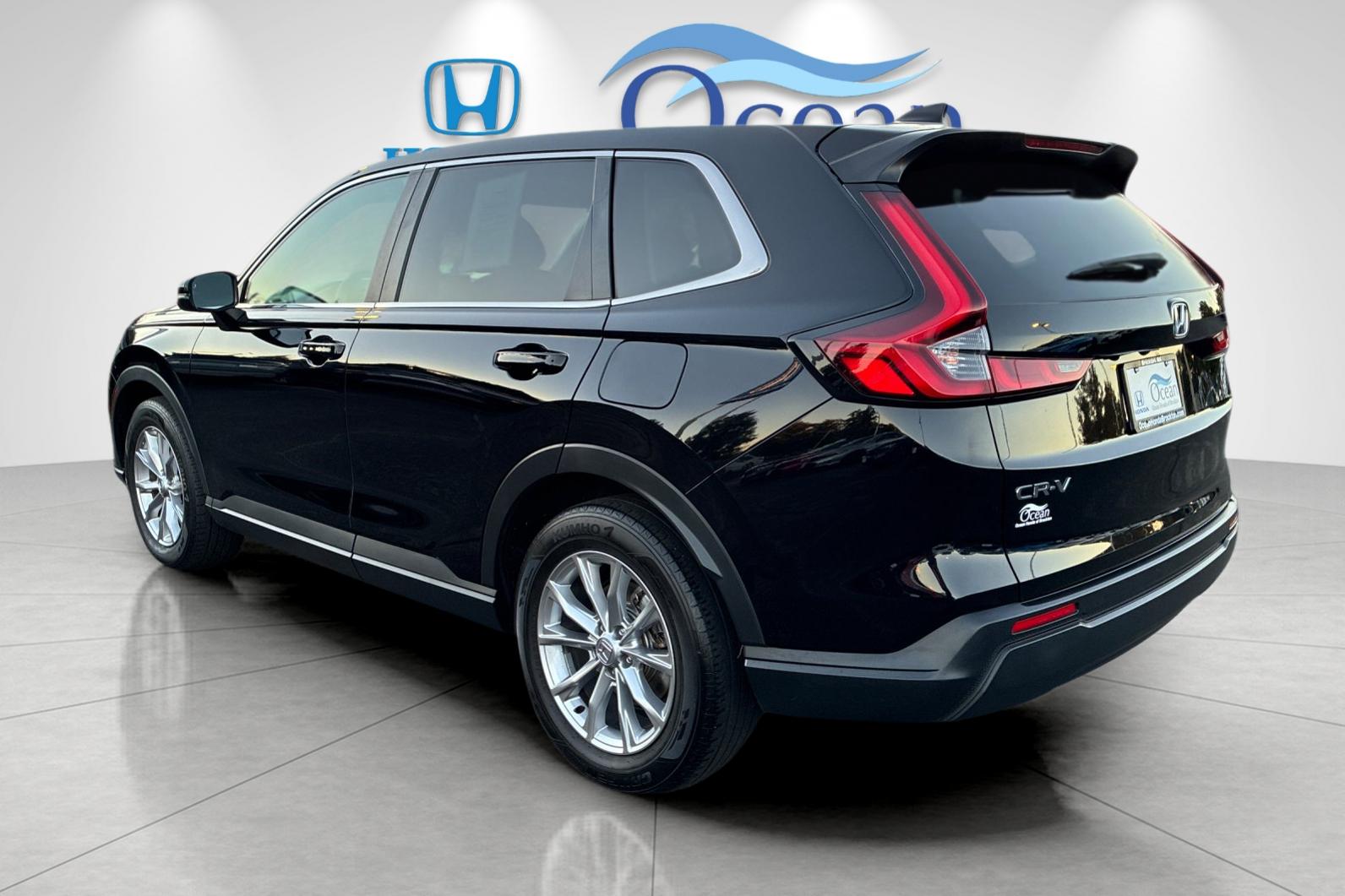 Used 2024 Crystal Black Pearl Honda EX image 5