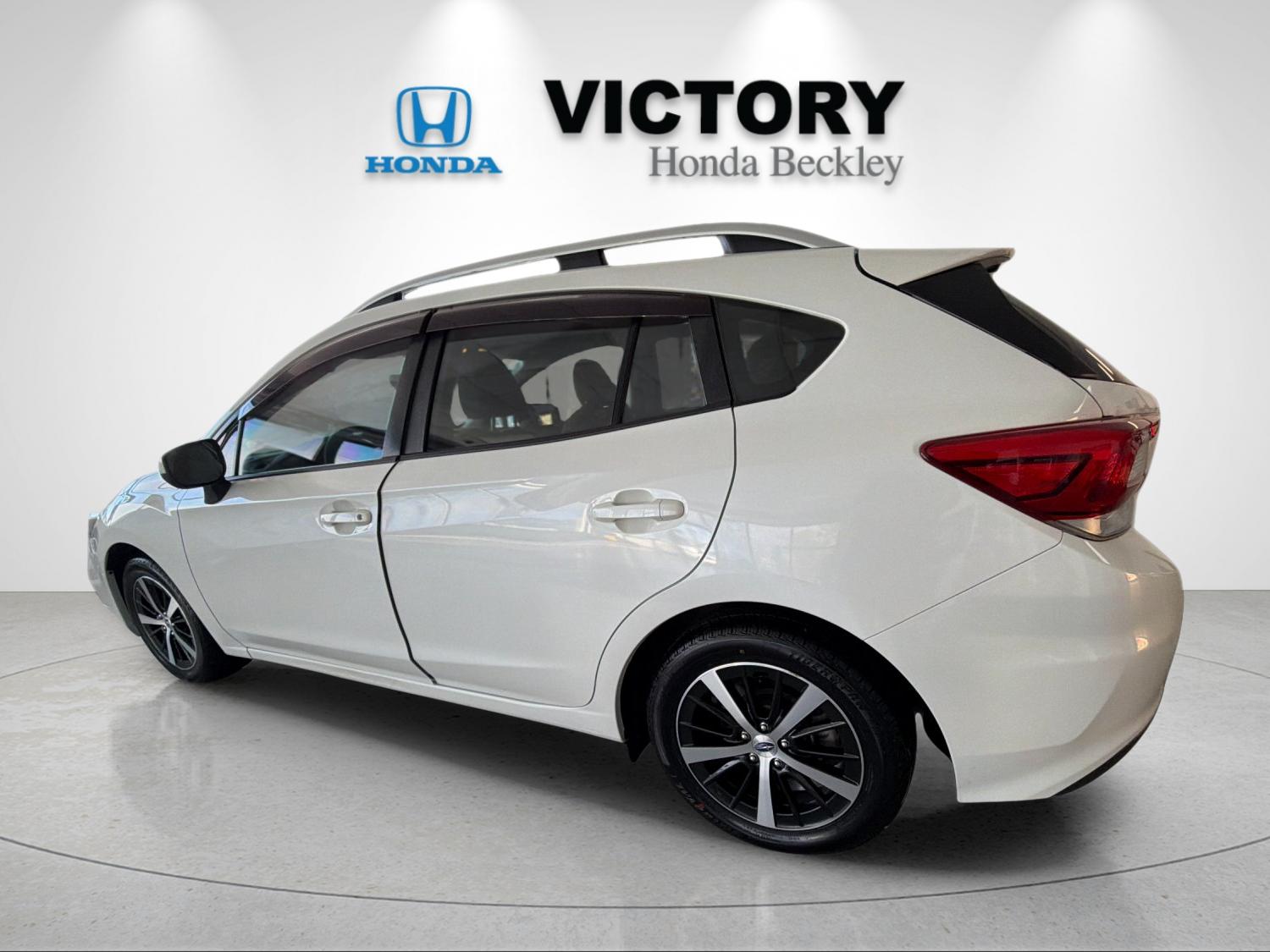 Used 2019 Crystal White Pearl Subaru 2.0i Premium image 3