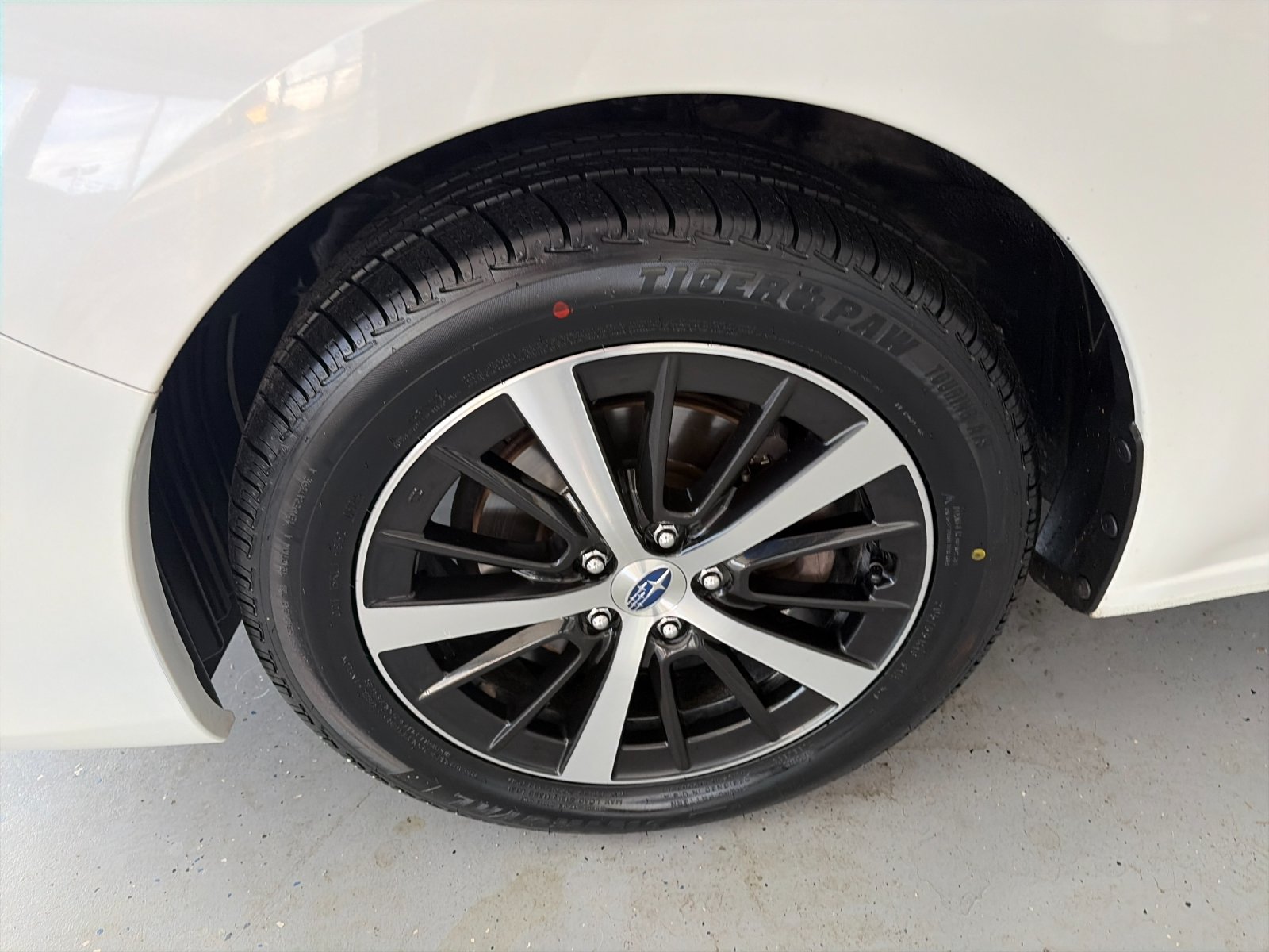 Used 2019 Crystal White Pearl Subaru 2.0i Premium image 9