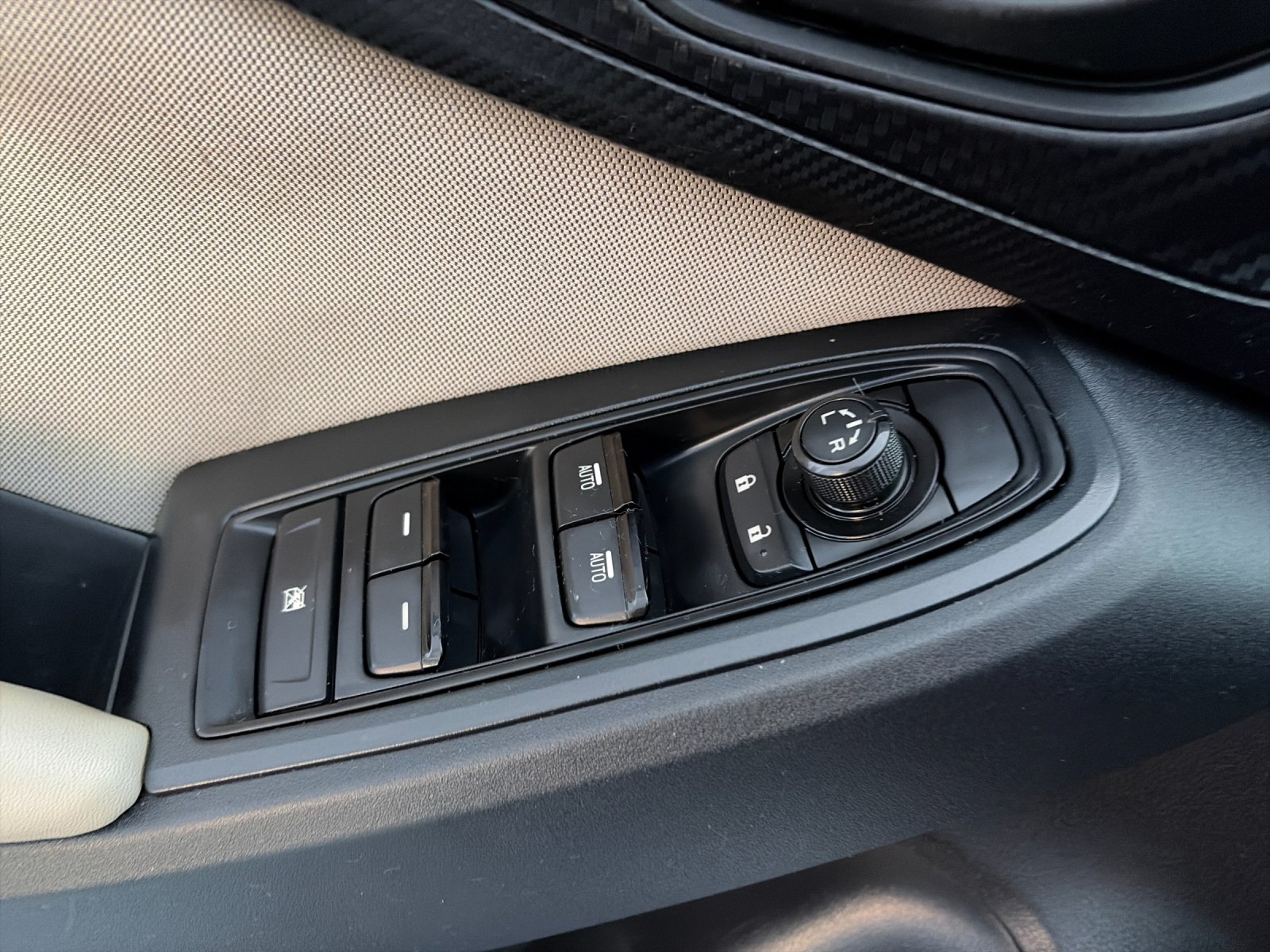 Used 2019 Crystal White Pearl Subaru 2.0i Premium image 13