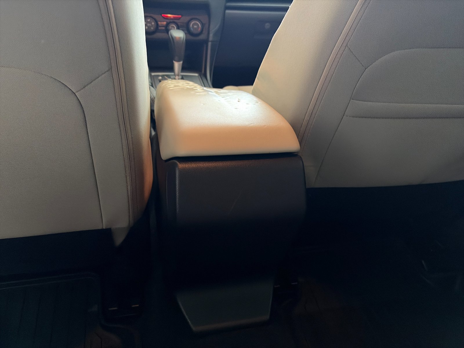 Used 2019 Crystal White Pearl Subaru 2.0i Premium image 15