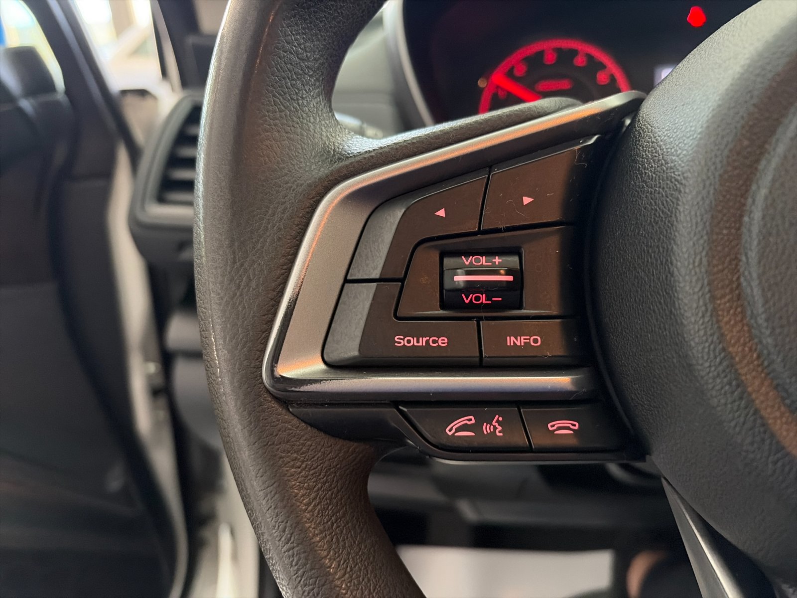 Used 2019 Crystal White Pearl Subaru 2.0i Premium image 28