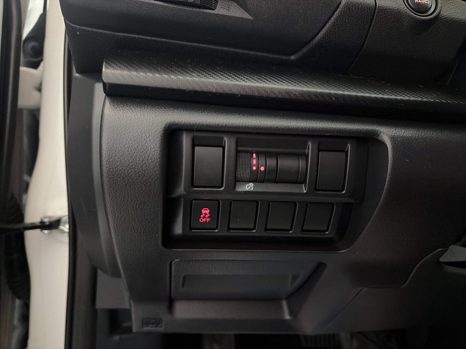 Used 2019 Crystal White Pearl Subaru 2.0i Premium image 32