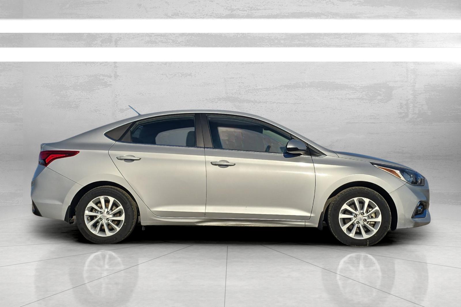 Used 2020 Silver Hyundai SEL image 3