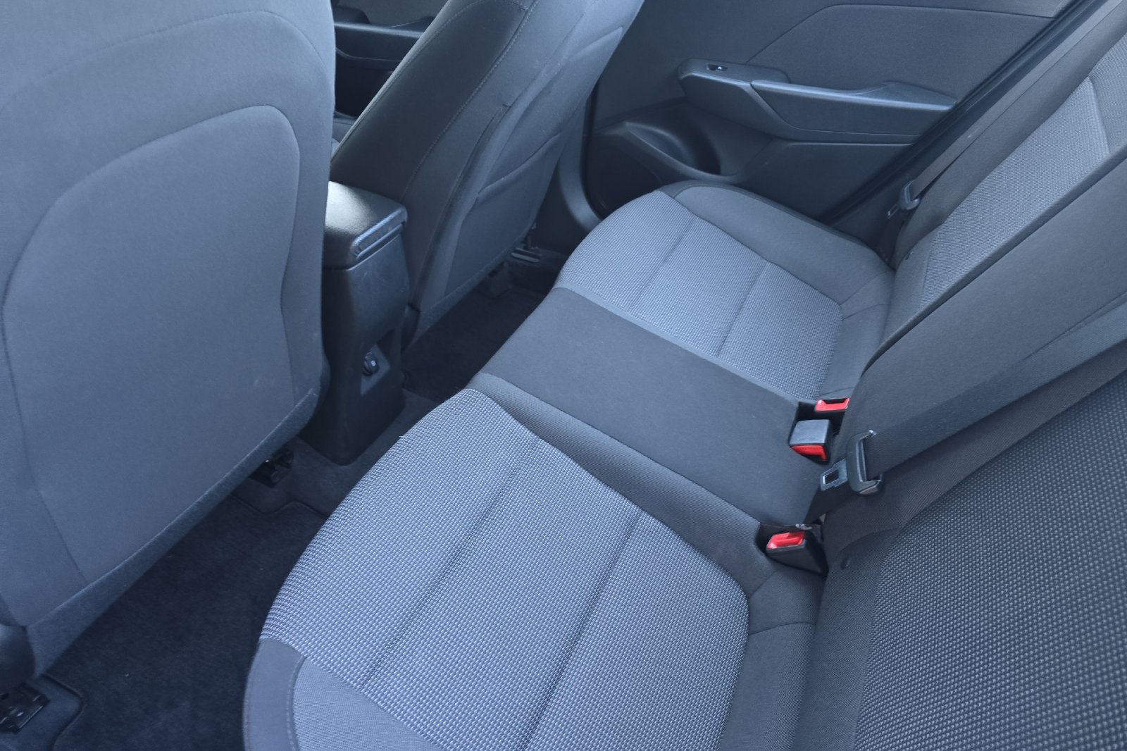 Used 2020 Silver Hyundai SEL image 9