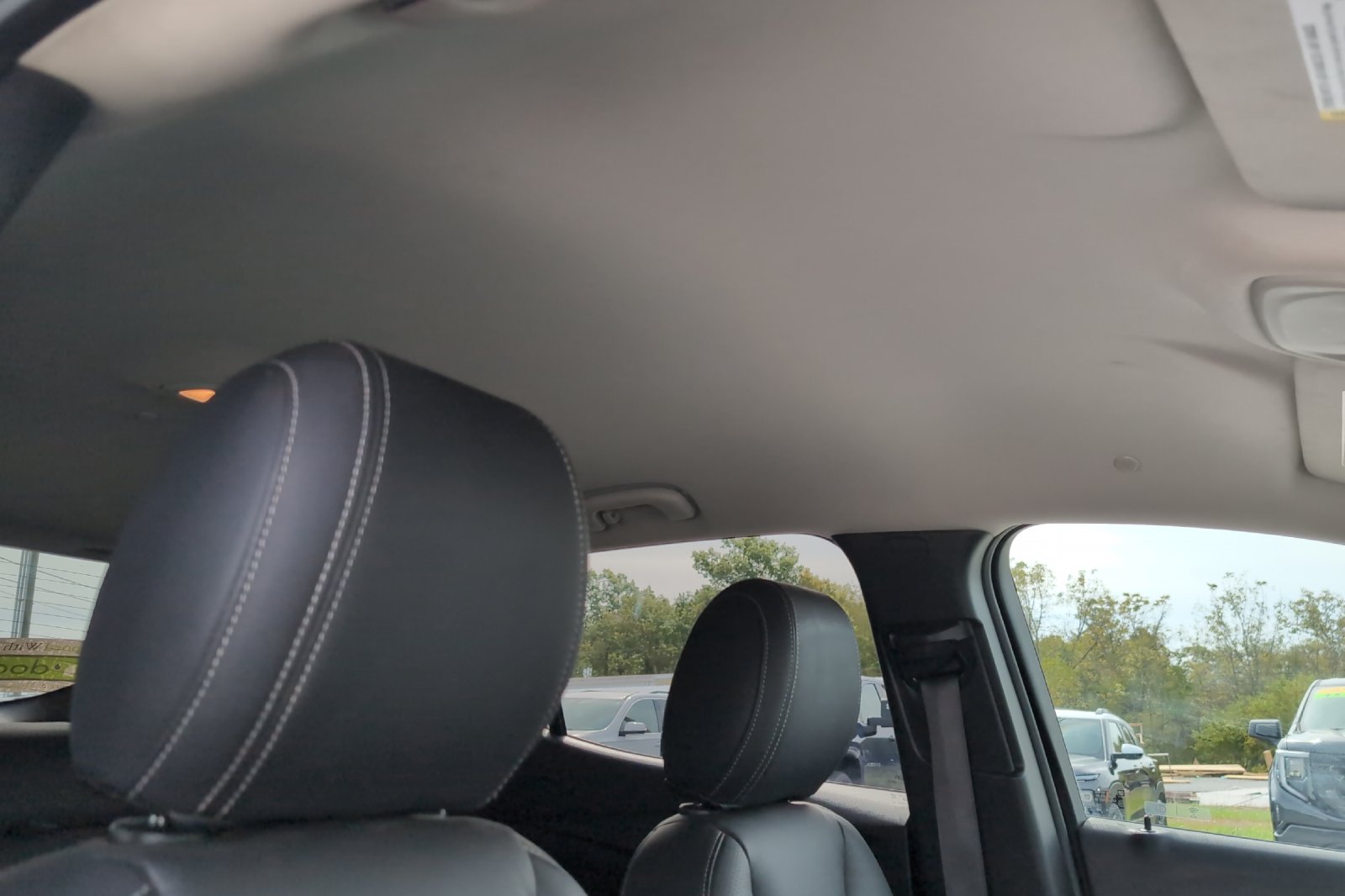 Used 2022 White Buick Select image 18