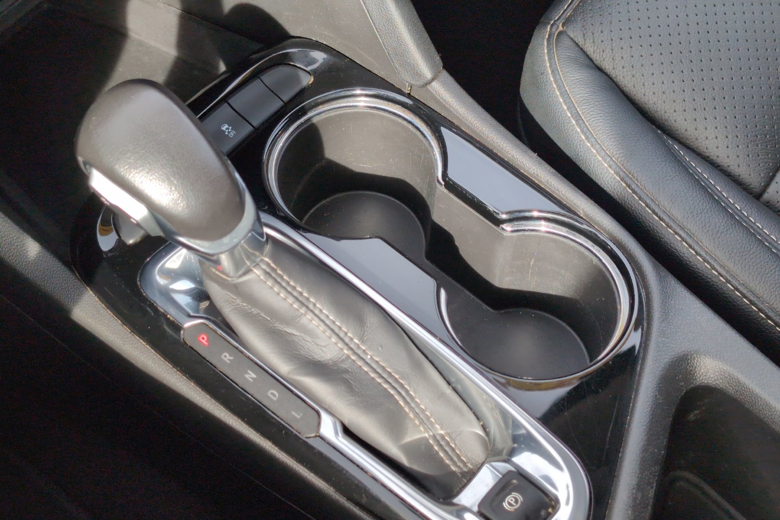 Used 2022 White Buick Select image 22