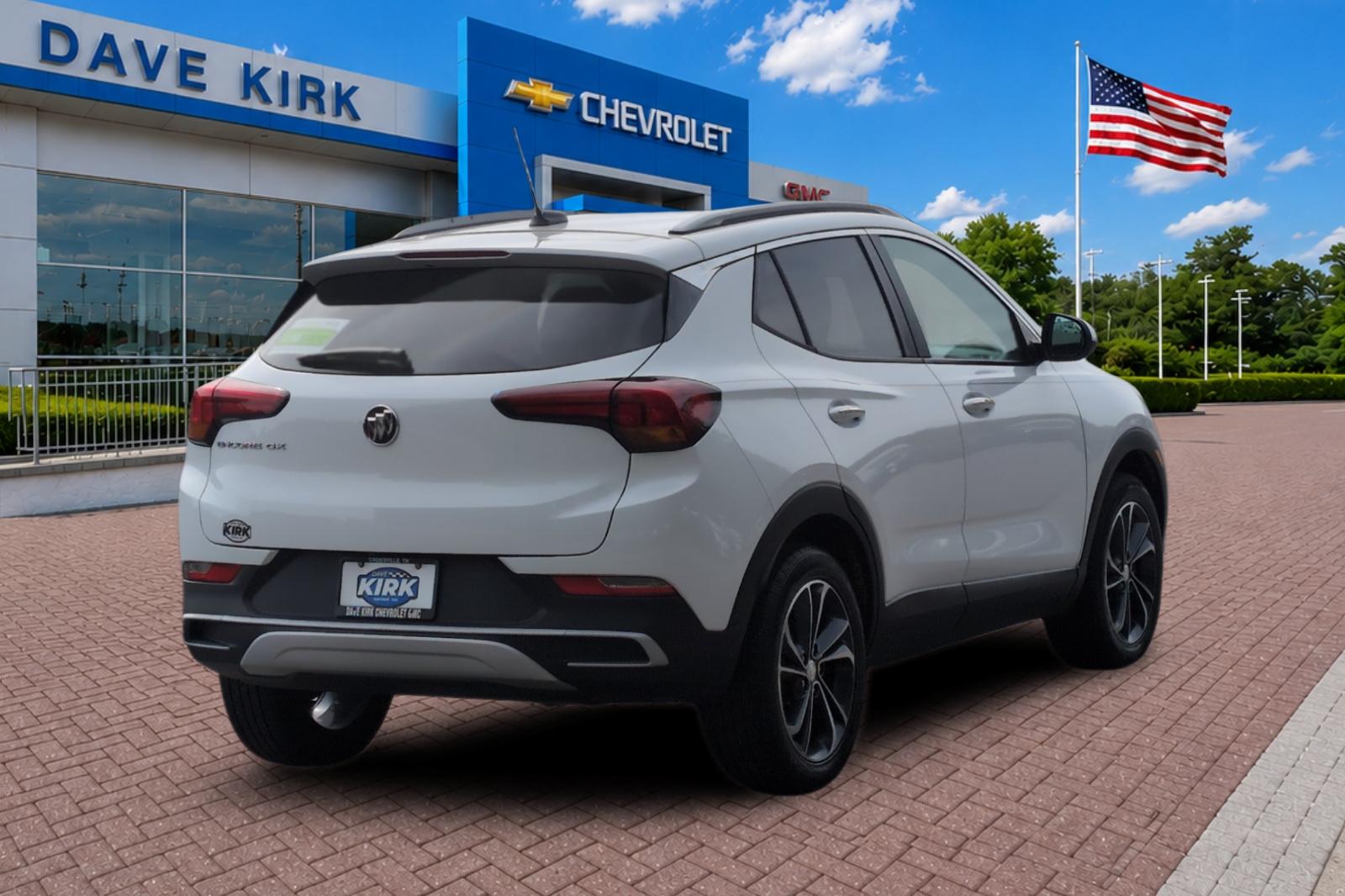 Used 2022 White Buick Select image 3