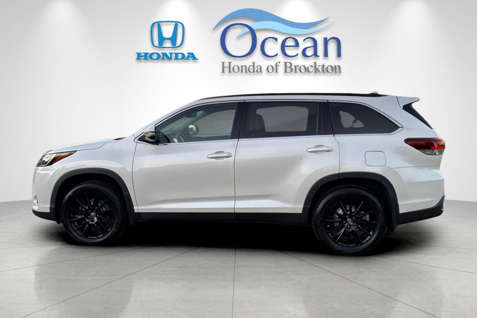 Used 2019 Blizzard Pearl Toyota SE image 6