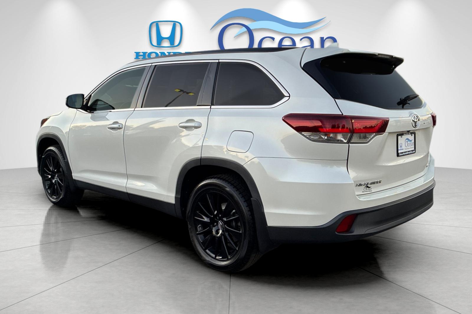 Used 2019 Blizzard Pearl Toyota SE image 5