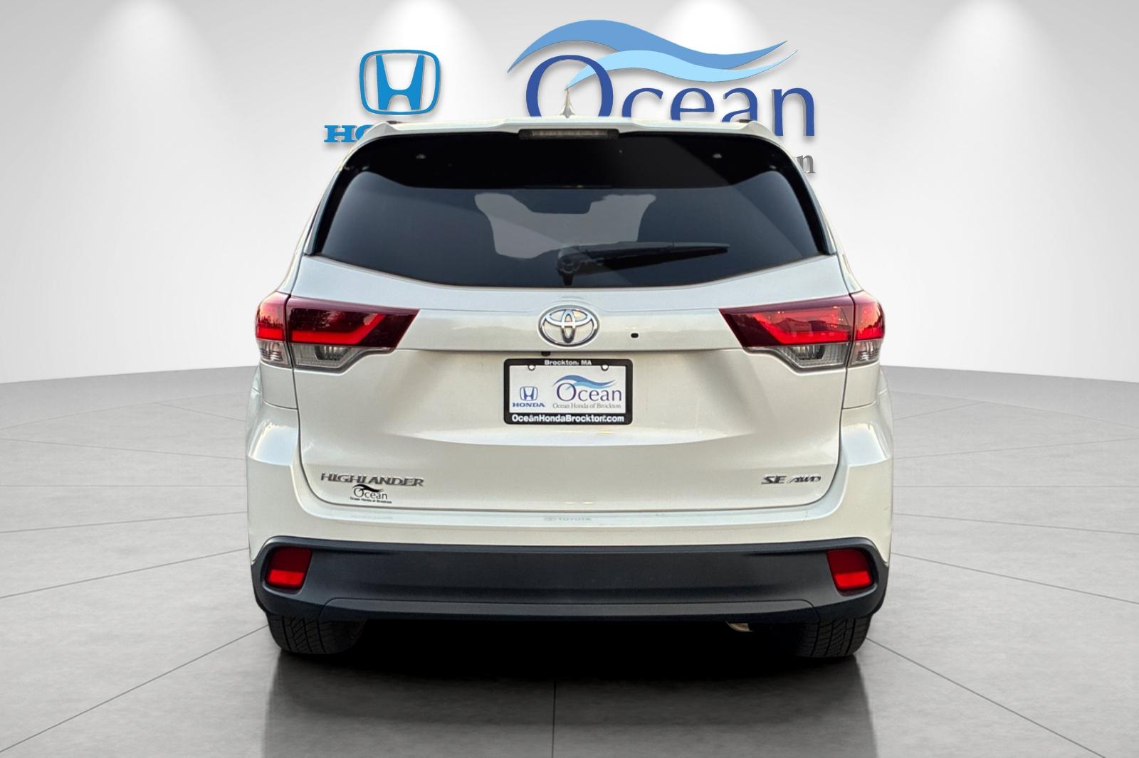Used 2019 Blizzard Pearl Toyota SE image 4