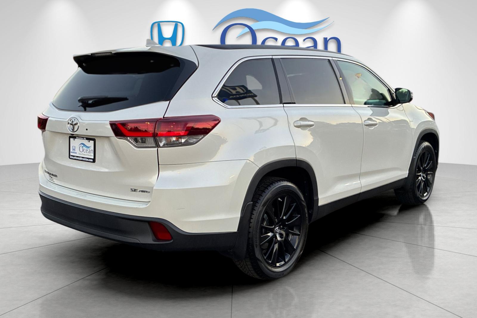 Used 2019 Blizzard Pearl Toyota SE image 3