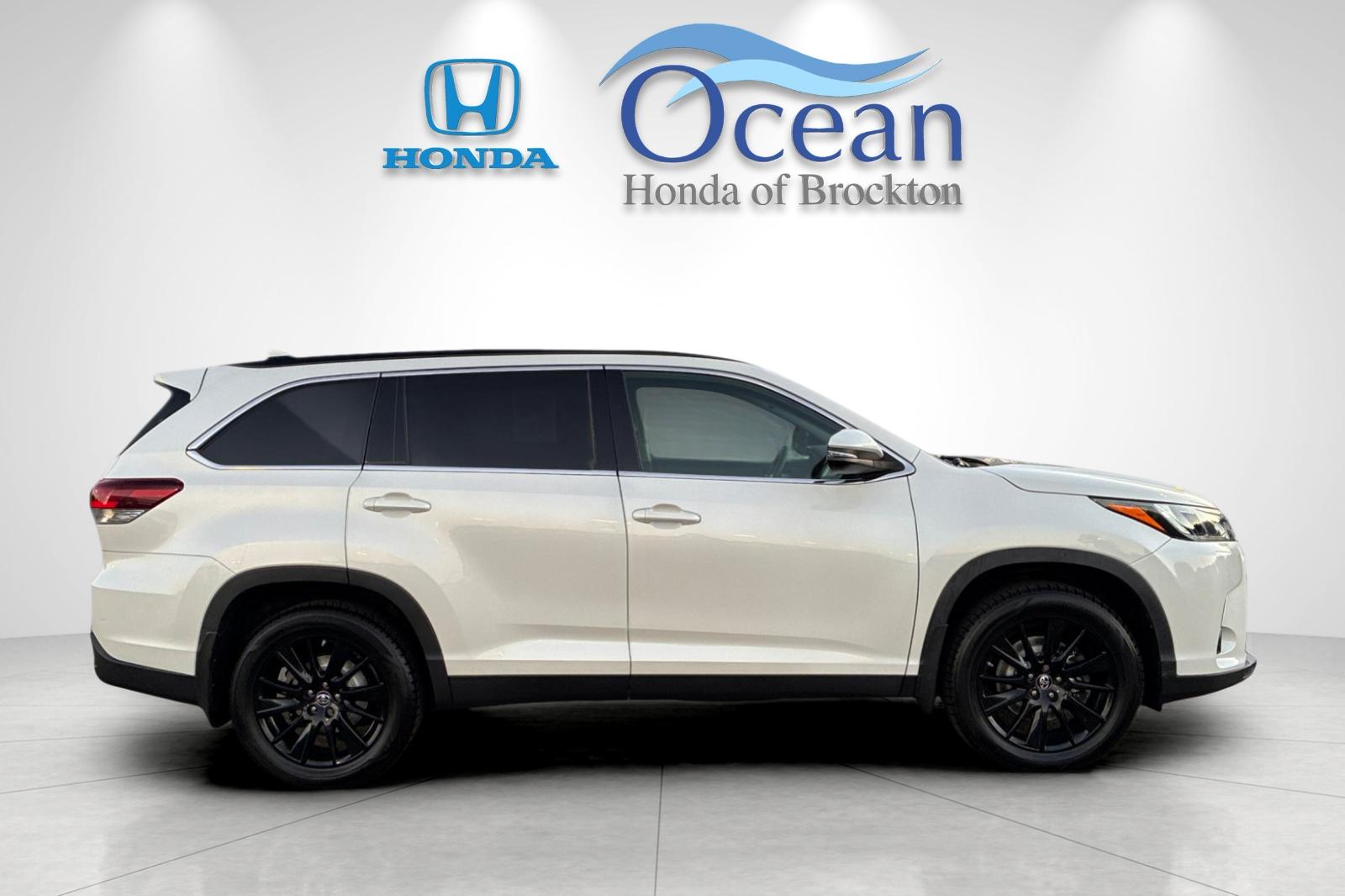 Used 2019 Blizzard Pearl Toyota SE image 2