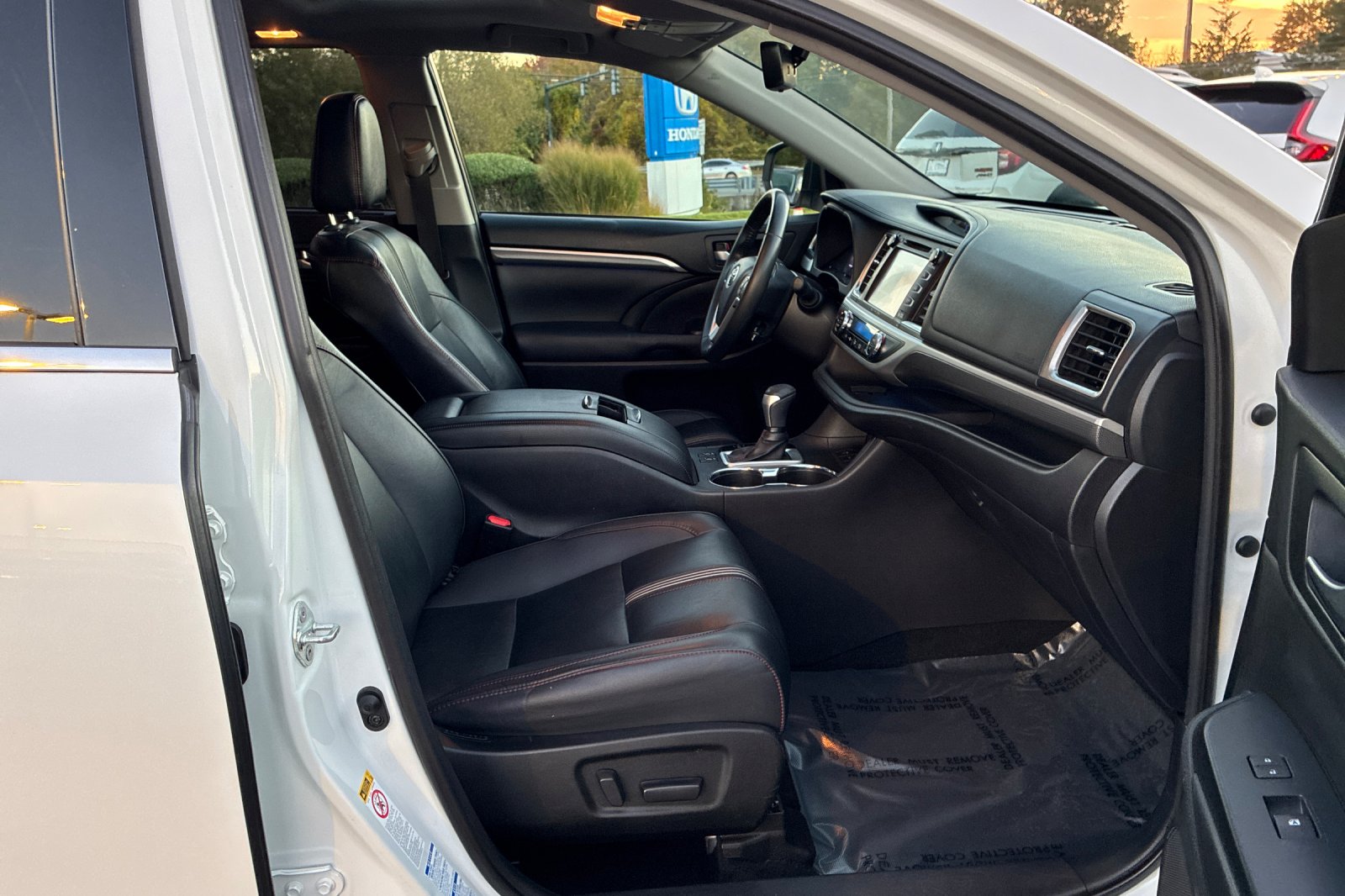 Used 2019 Blizzard Pearl Toyota SE image 22