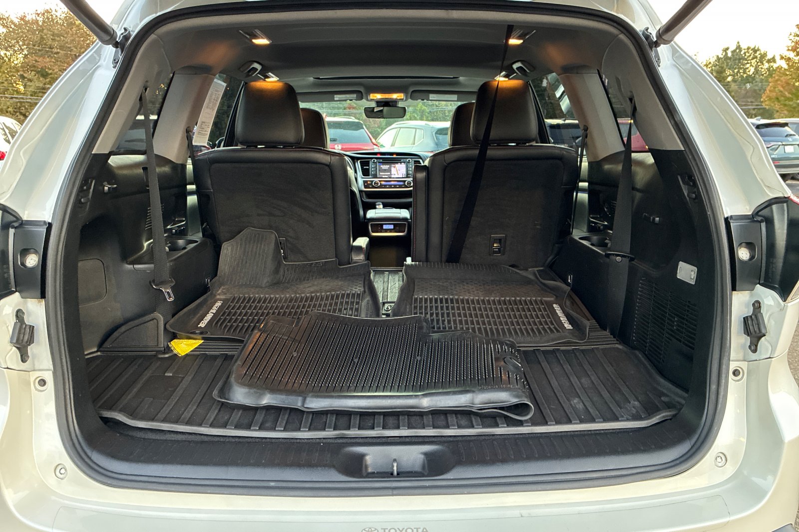 Used 2019 Blizzard Pearl Toyota SE image 21
