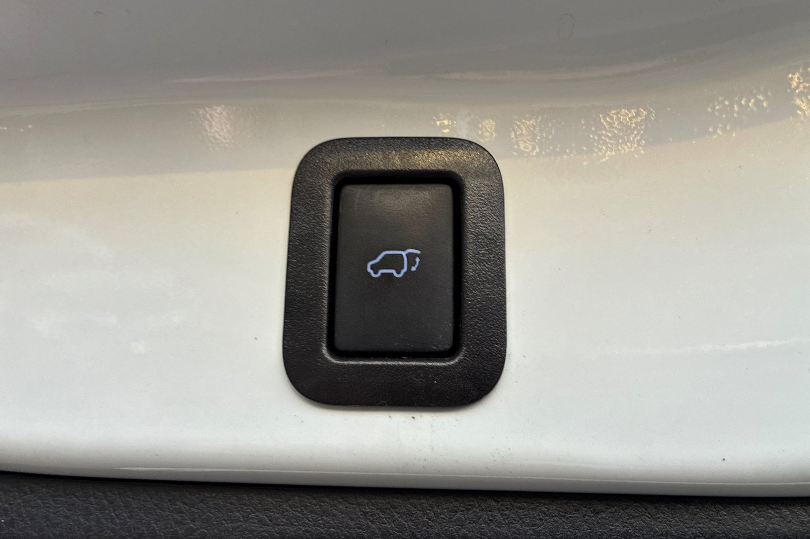 Used 2019 Blizzard Pearl Toyota SE image 37