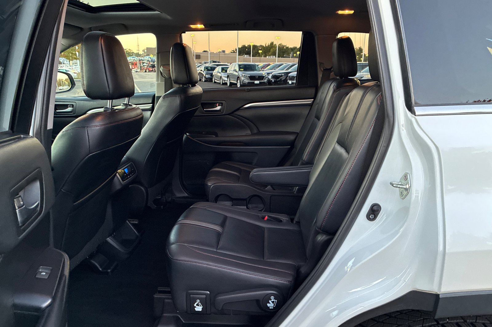 Used 2019 Blizzard Pearl Toyota SE image 15