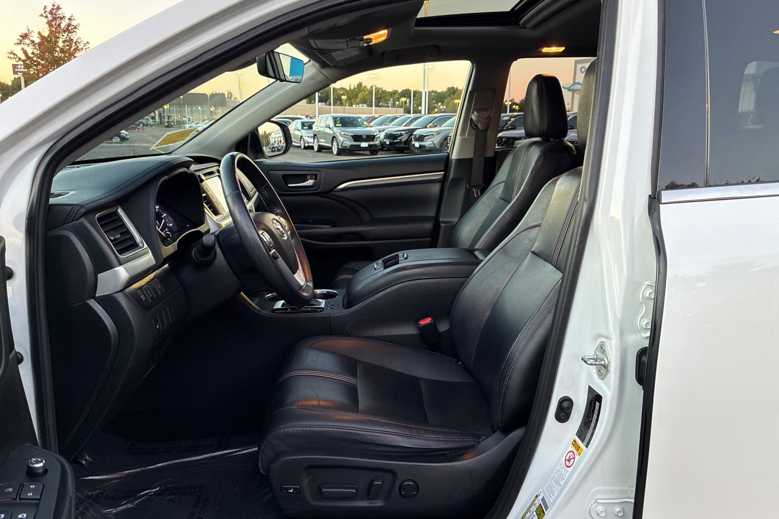 Used 2019 Blizzard Pearl Toyota SE image 11