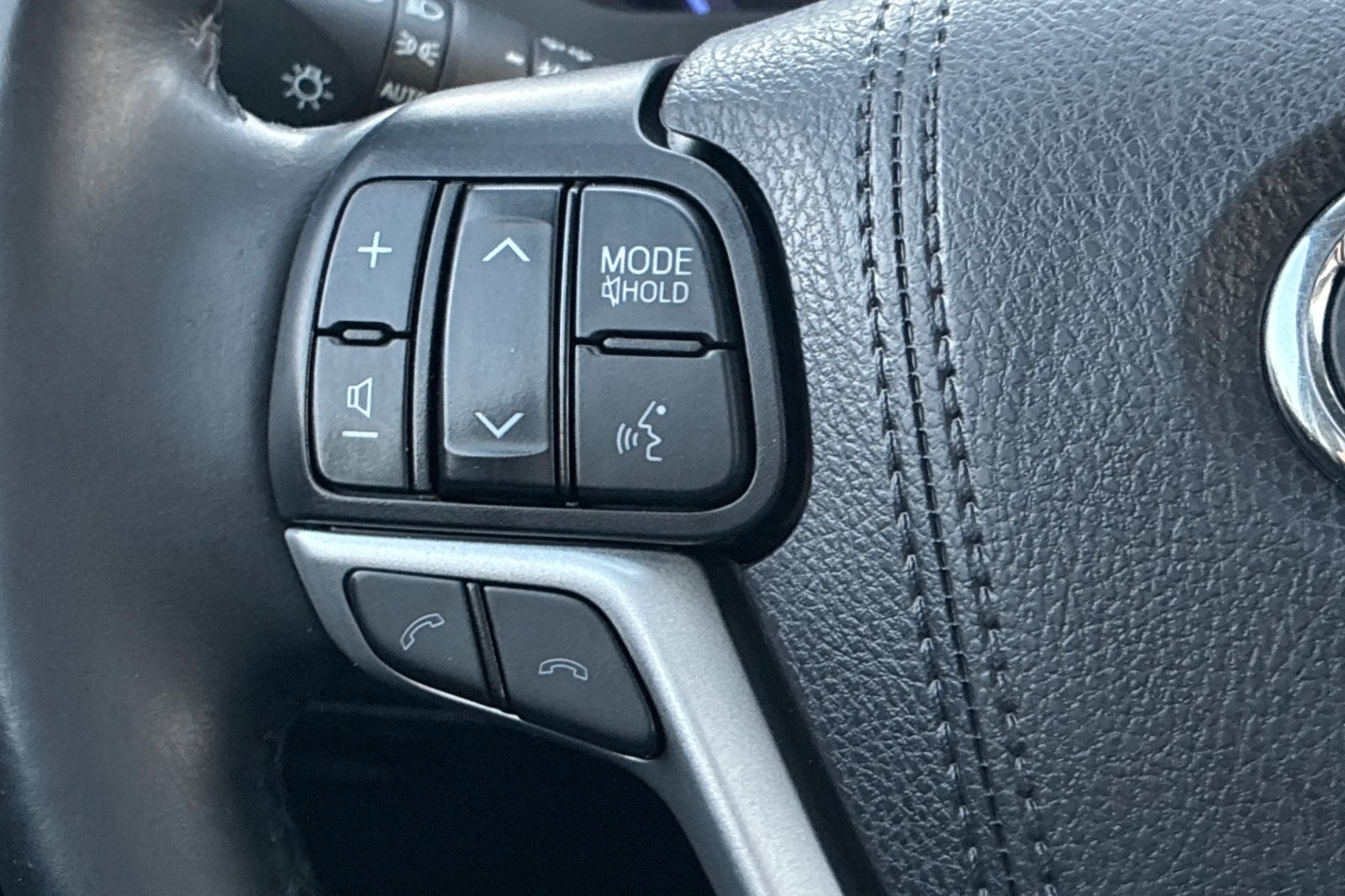 Used 2019 Blizzard Pearl Toyota SE image 33