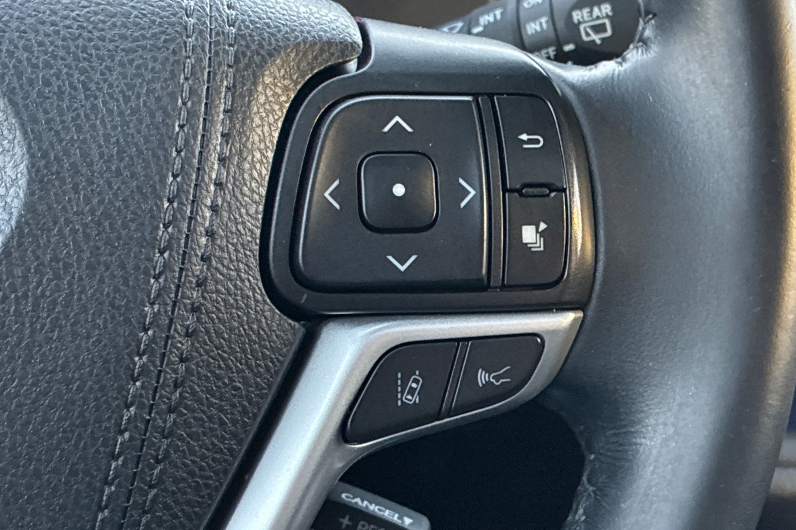Used 2019 Blizzard Pearl Toyota SE image 34