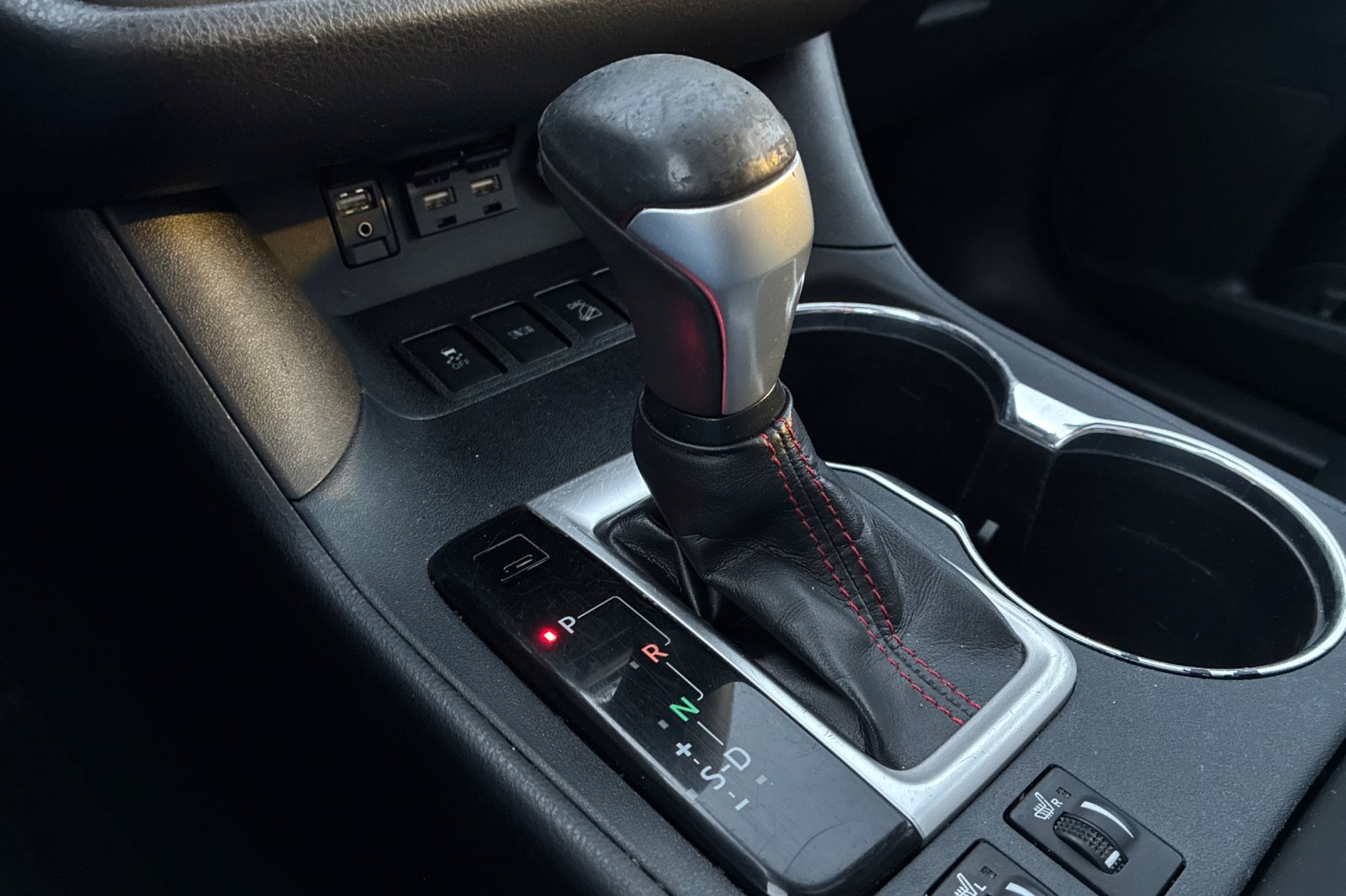 Used 2019 Blizzard Pearl Toyota SE image 30