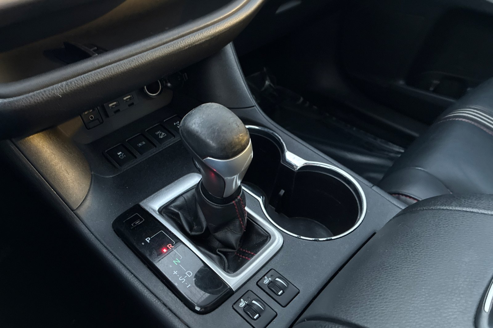 Used 2019 Blizzard Pearl Toyota SE image 29