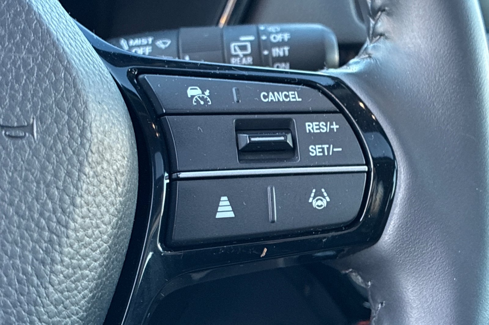Used 2024 Canyon River Blue Metallic Honda EX-L image 33