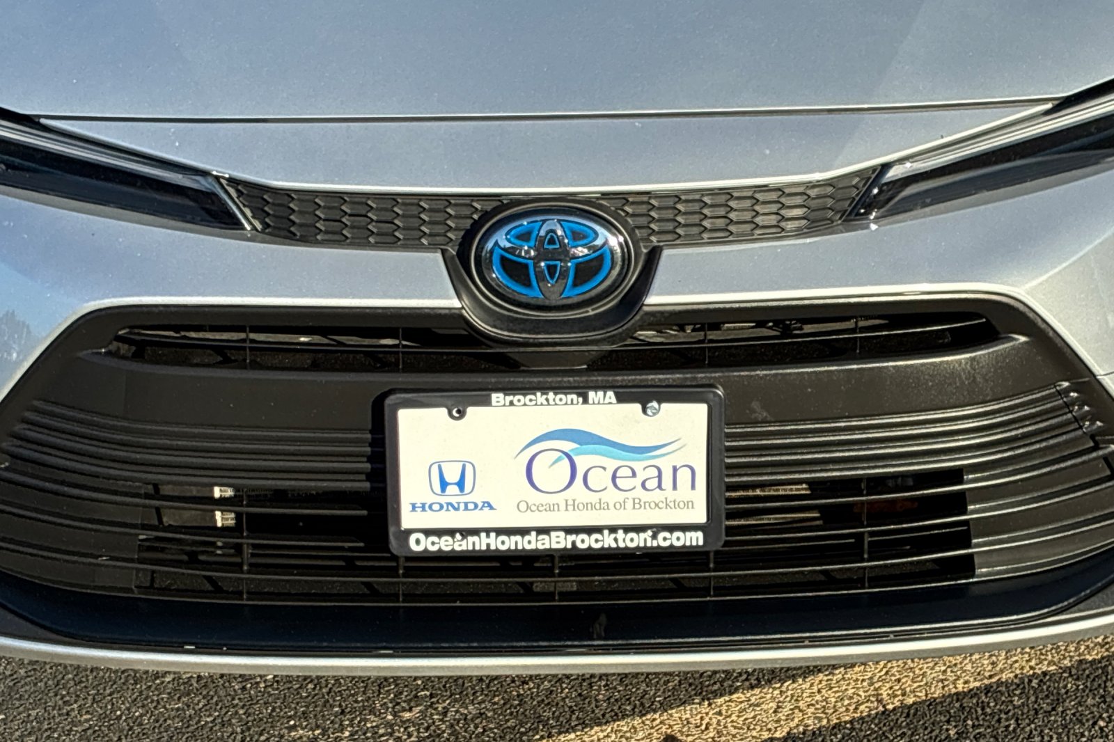 Used 2025 Classic Silver Metallic Toyota LE image 43
