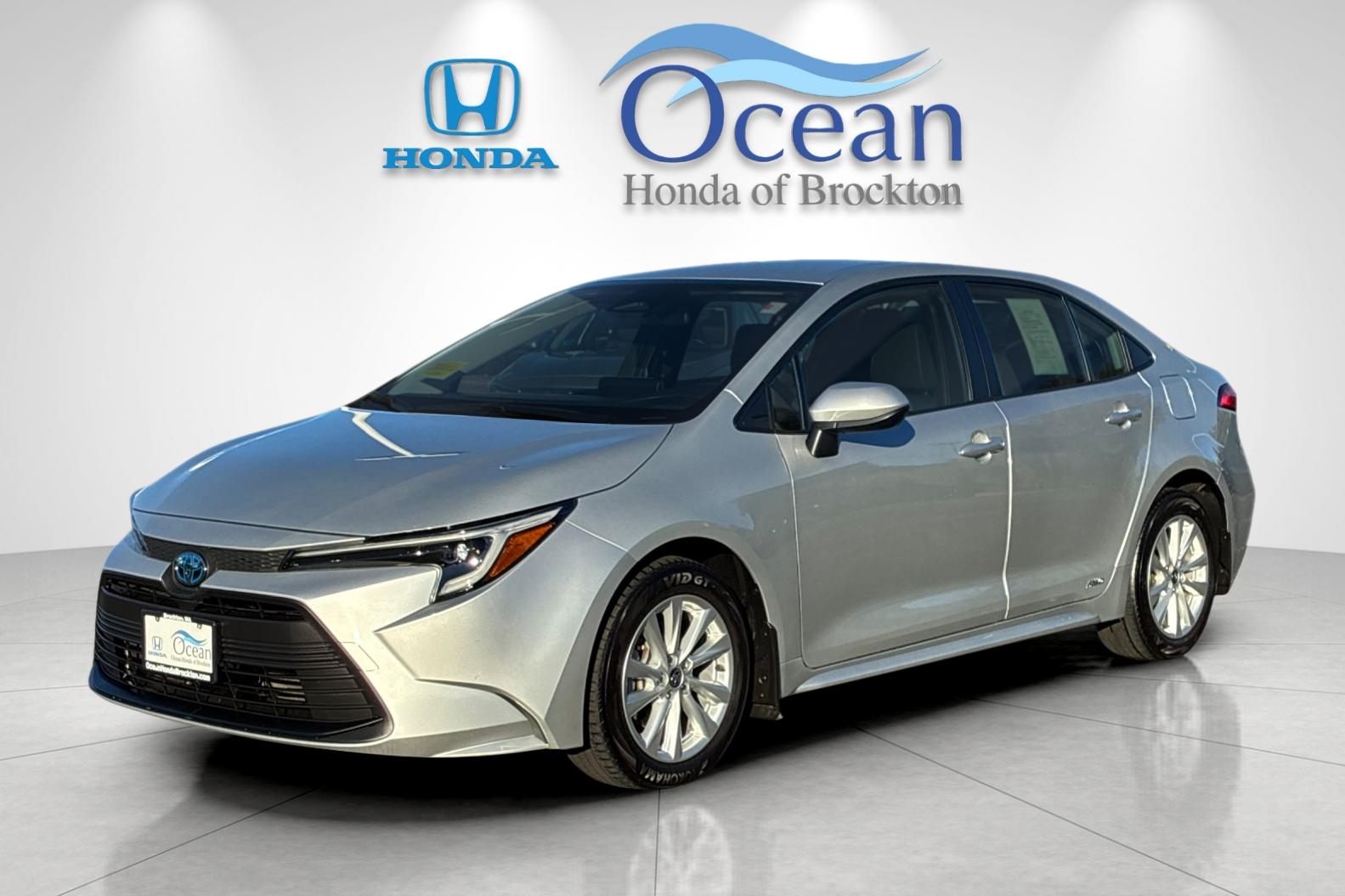 Used 2025 Classic Silver Metallic Toyota LE image 7