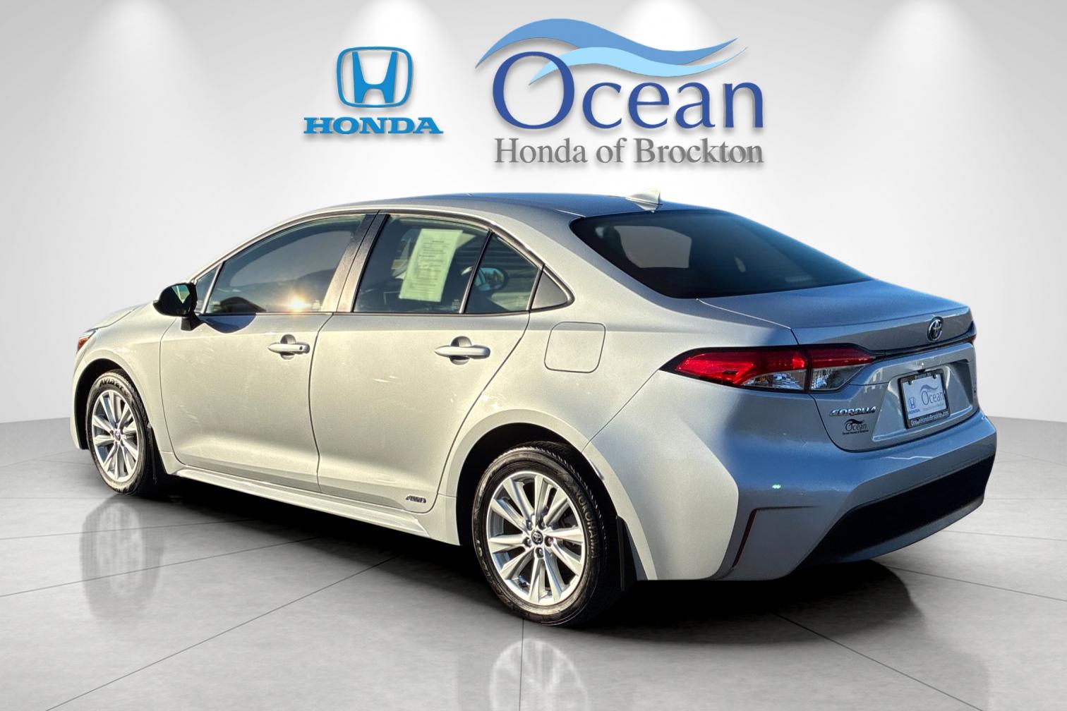 Used 2025 Classic Silver Metallic Toyota LE image 5