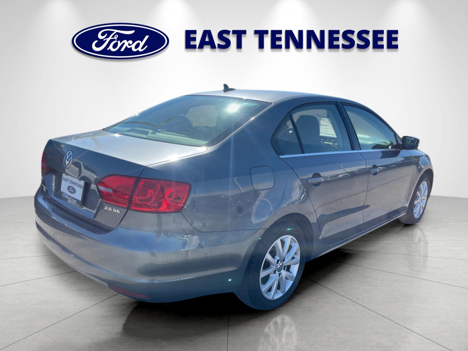Used 2013 Gray Volkswagen 2.5L SE image 3