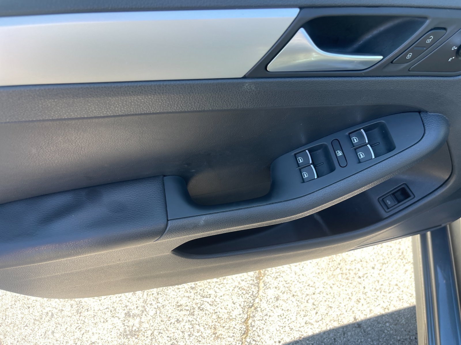 Used 2013 Gray Volkswagen 2.5L SE image 13