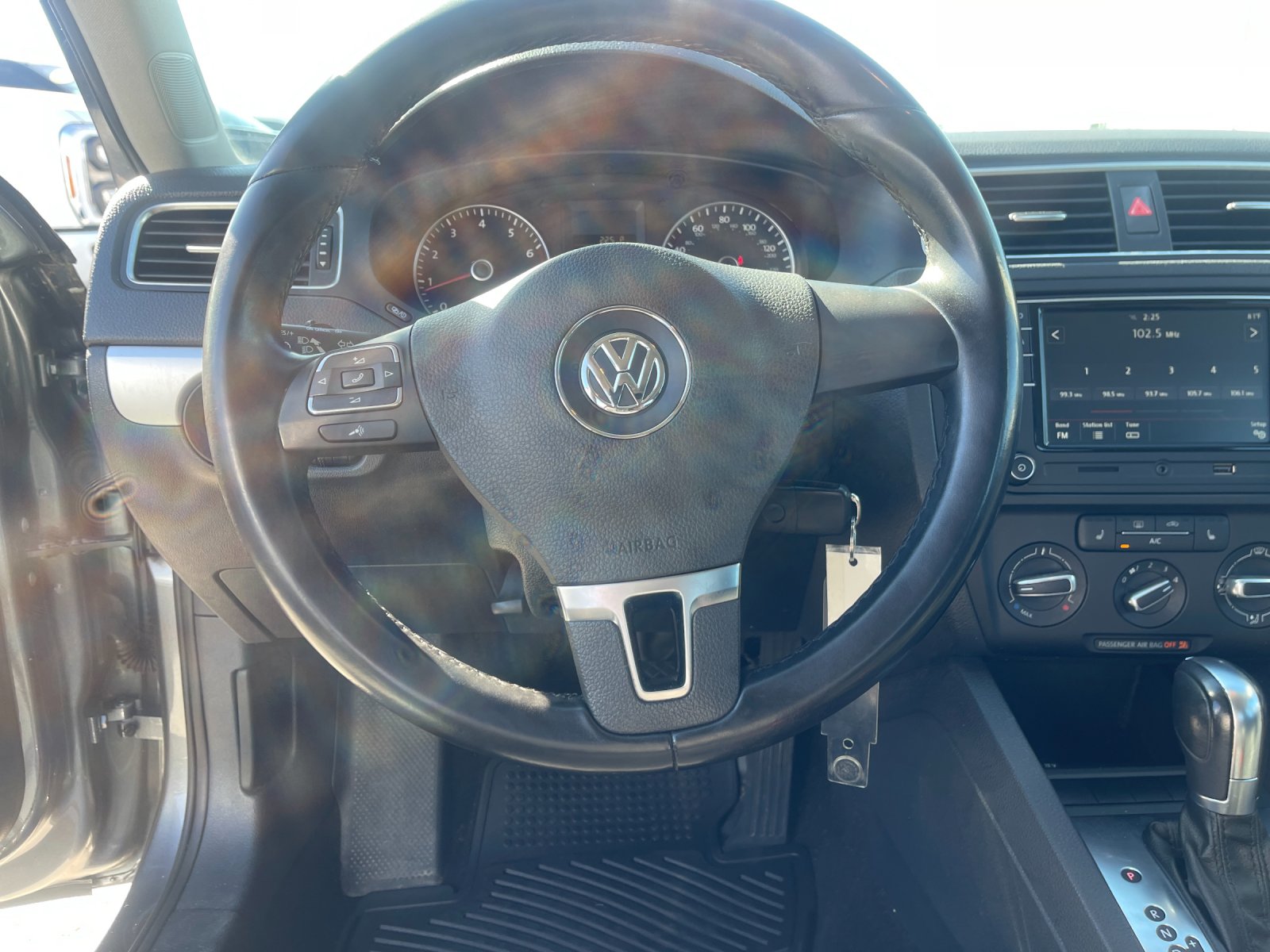 Used 2013 Gray Volkswagen 2.5L SE image 16