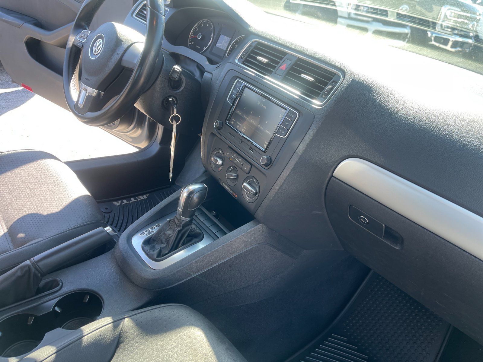Used 2013 Gray Volkswagen 2.5L SE image 17