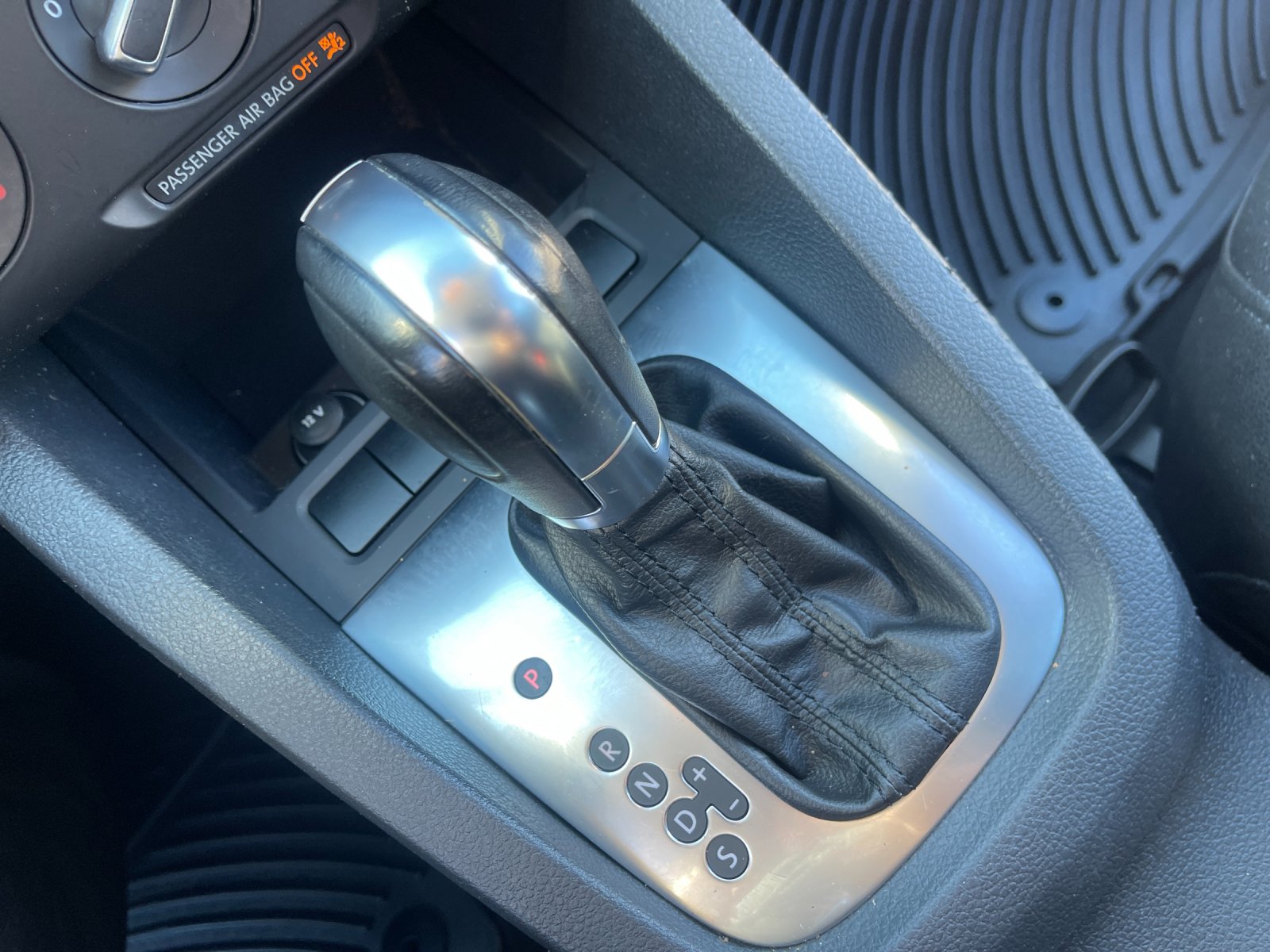 Used 2013 Gray Volkswagen 2.5L SE image 22
