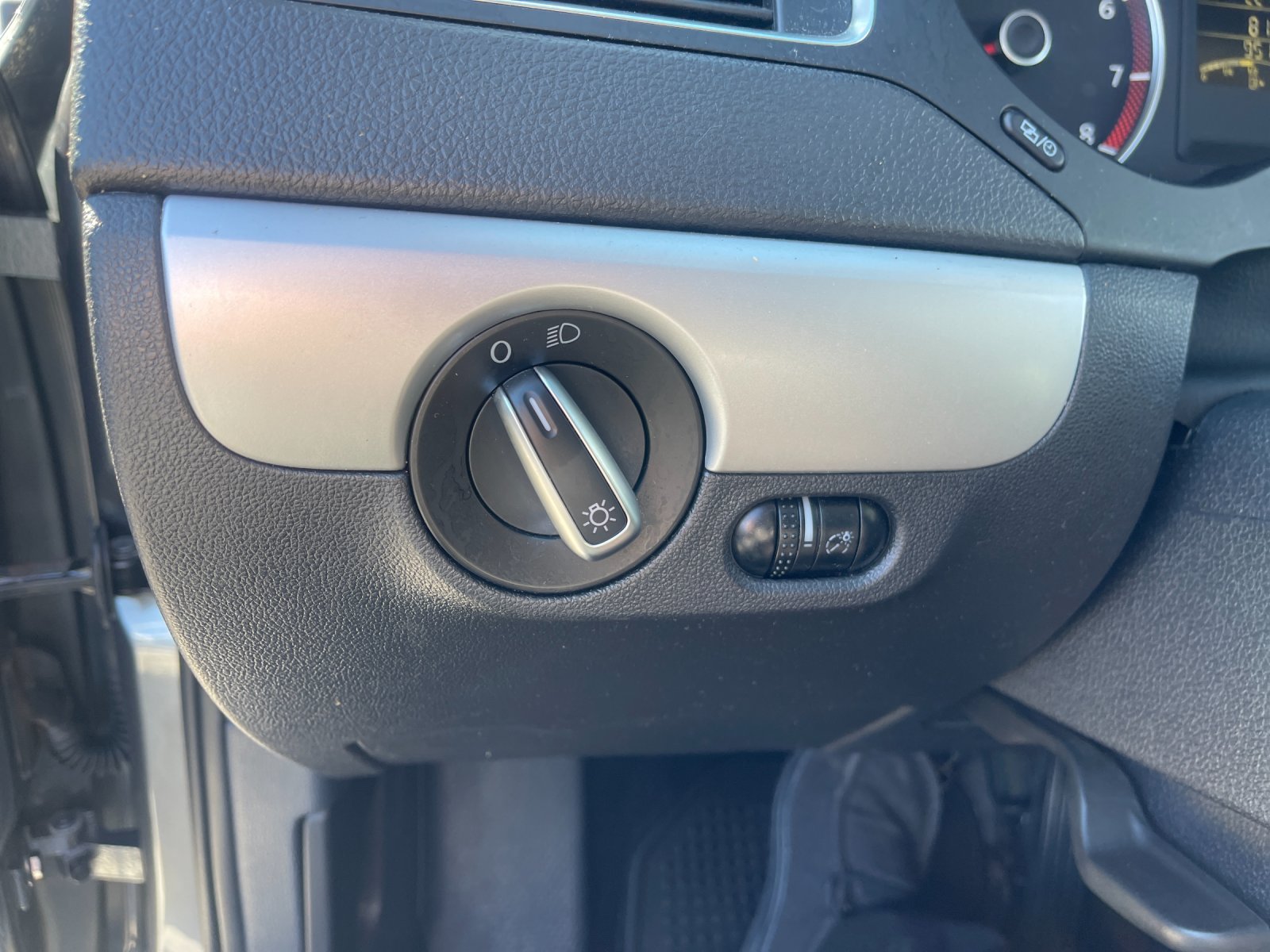 Used 2013 Gray Volkswagen 2.5L SE image 28