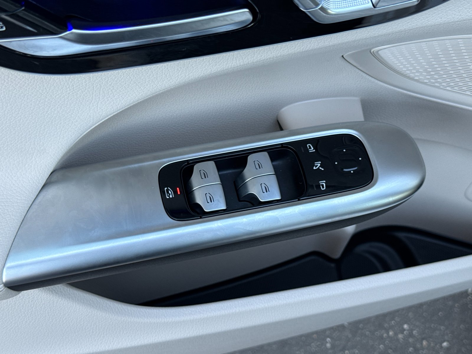 Certified Used 2025 Polar White Mercedes-Benz C 300 4D Sedan 4MATIC® image 12