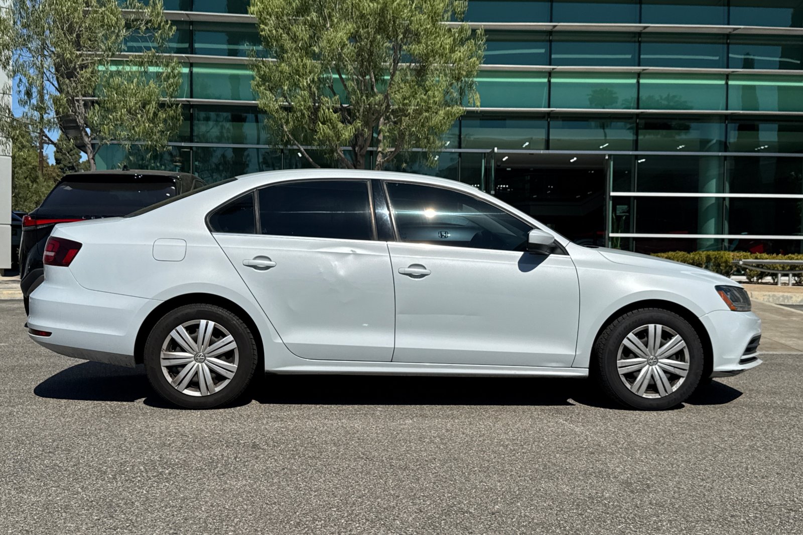 Used 2017 White Silver Metallic Volkswagen 1.4T S image 4
