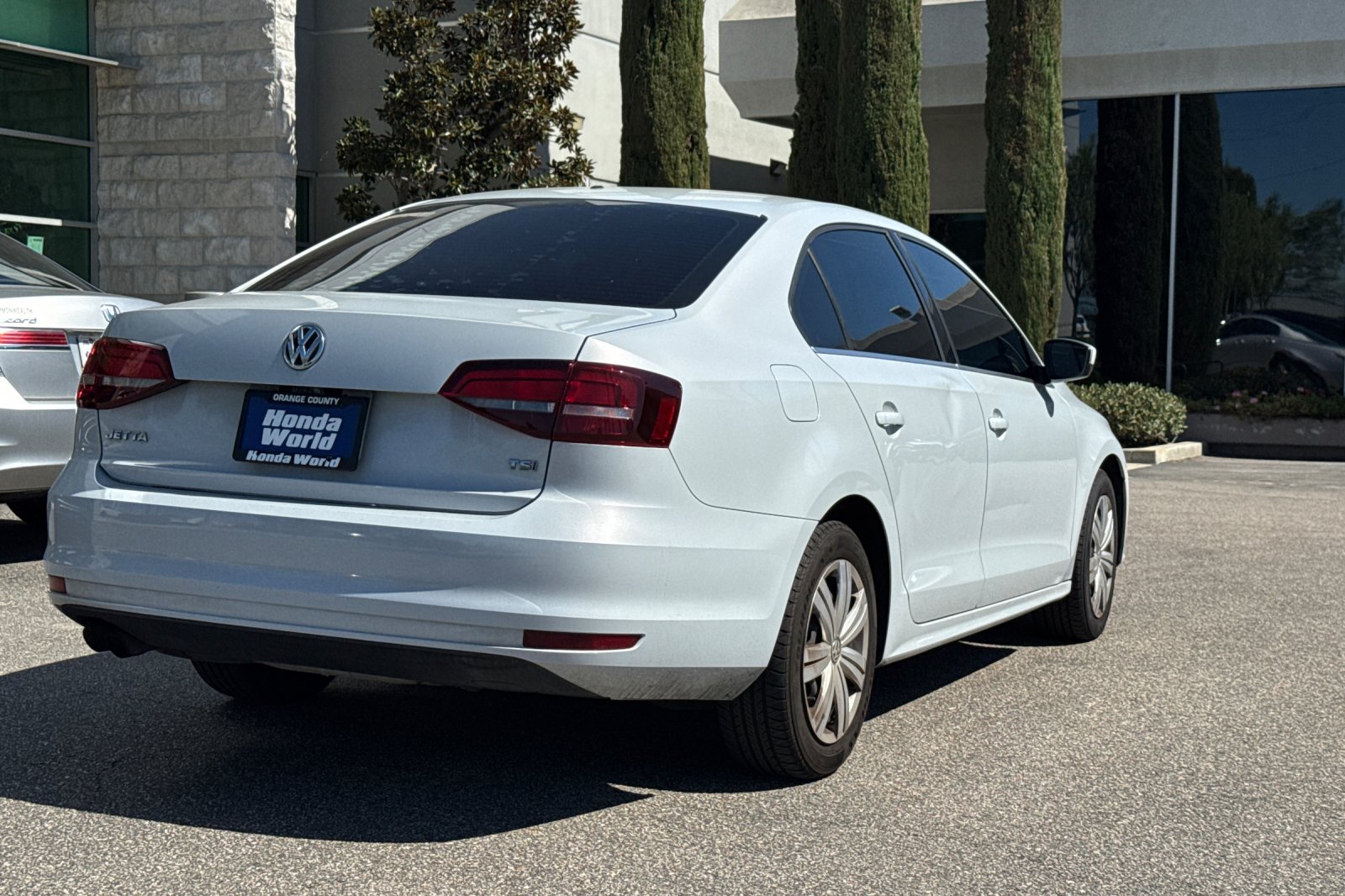 Used 2017 White Silver Metallic Volkswagen 1.4T S image 5