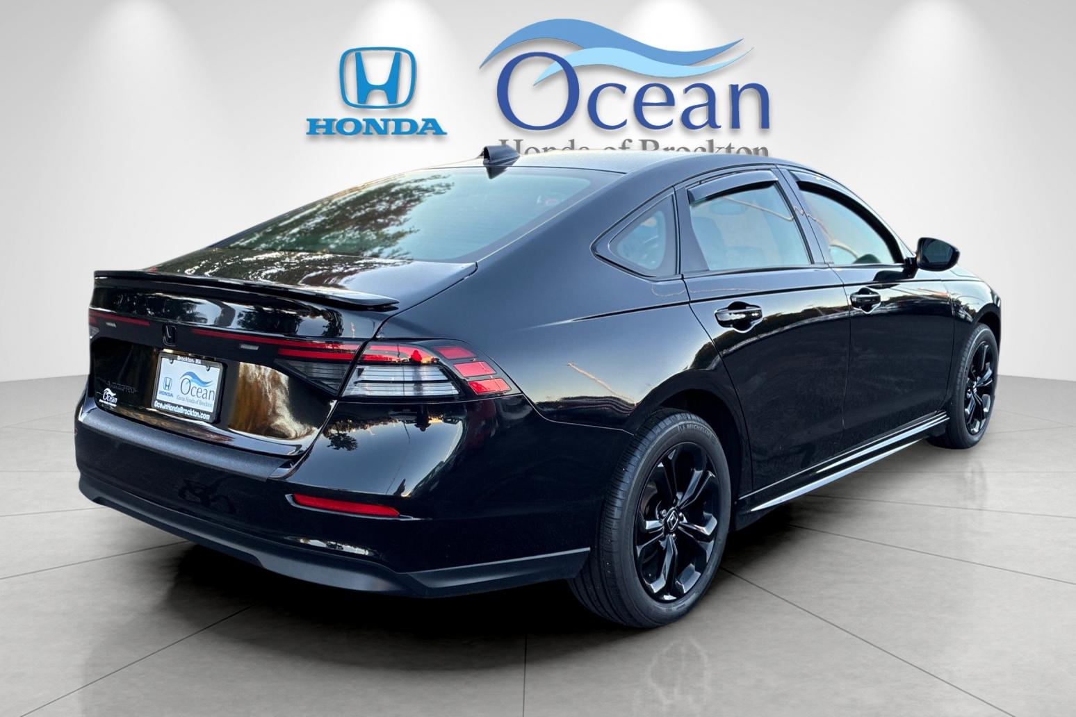 Used 2023 Crystal Black Pearl Honda EX image 3