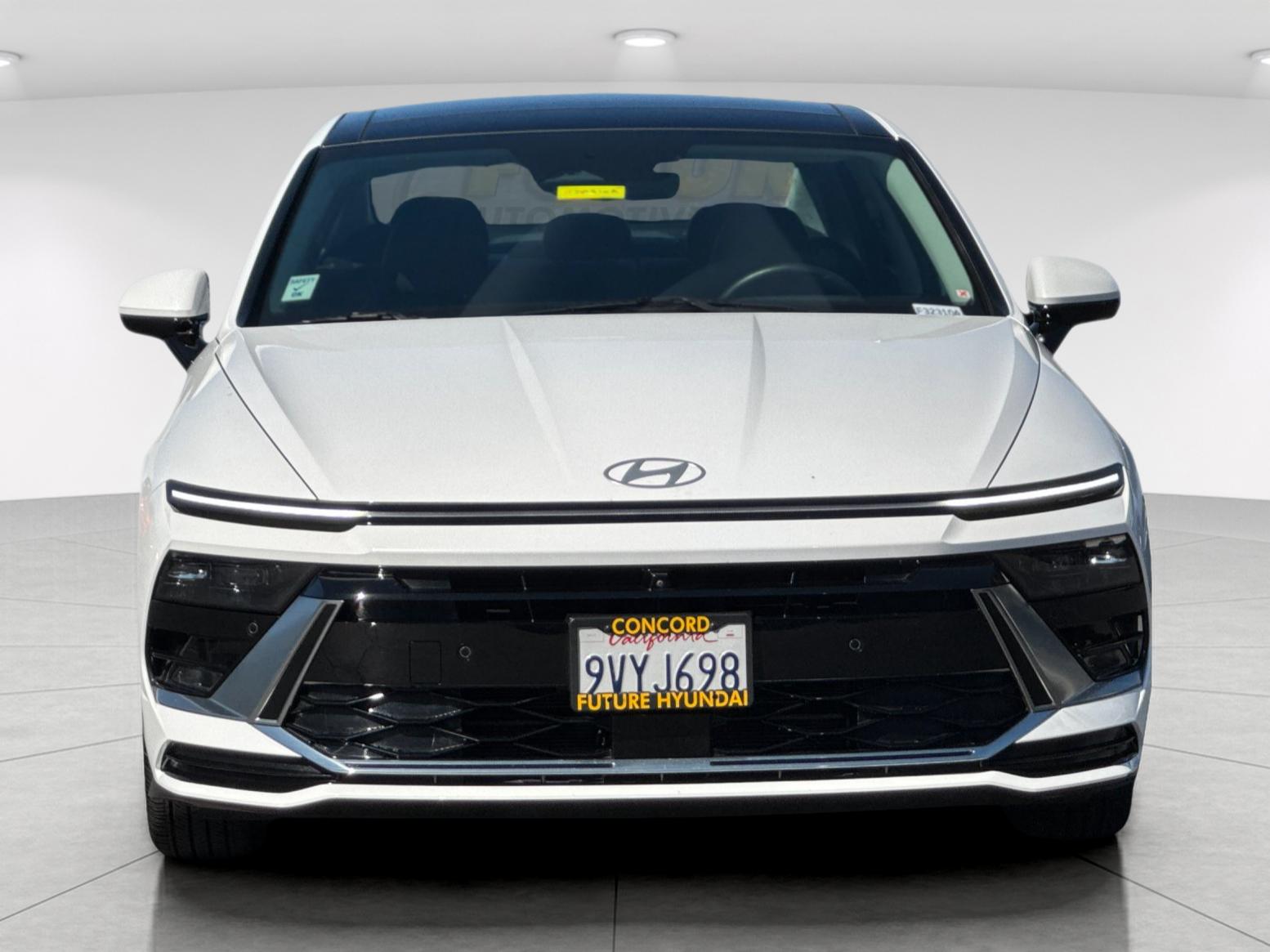 Used 2025 White Hyundai Limited image 8