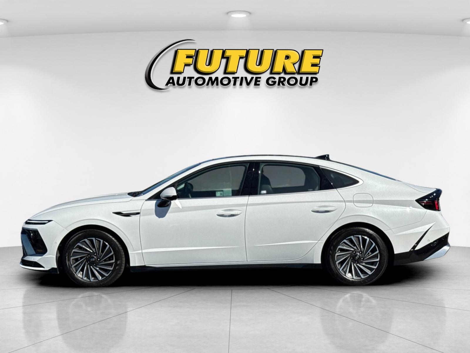 Used 2025 White Hyundai Limited image 6